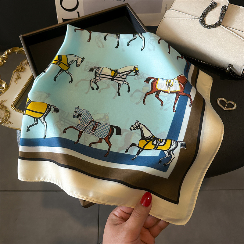 Foulard Quadrato in Seta con S - Luxury Skincare Headband recensione e prezzo