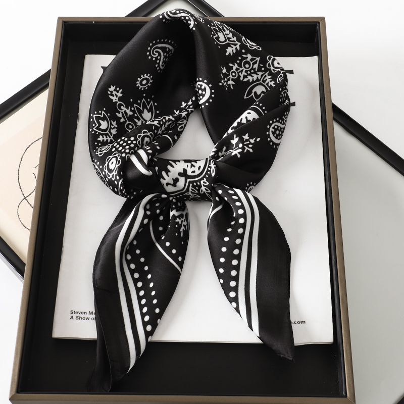 Sciarpa Paisley quadrata in se - Luxury Skincare Headband recensione e prezzo