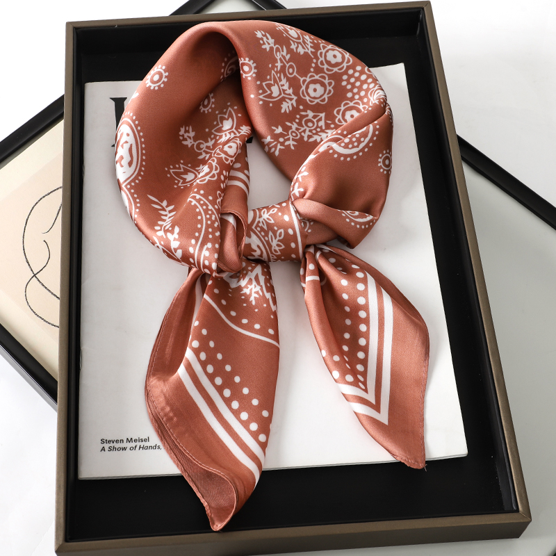 Sciarpa Paisley quadrata in se - Luxury Skincare Headband recensione e prezzo